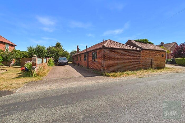 3 Bedroom Barn Conversion For Sale In Sun Road, Broome, Bungay, NR35