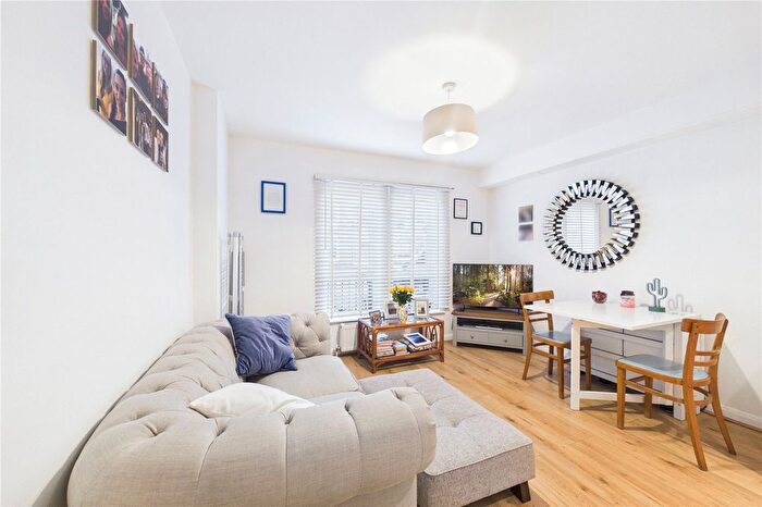 1 Bedroom Flat To Rent In Angel Court, High Street, Theale, Reading, RG7