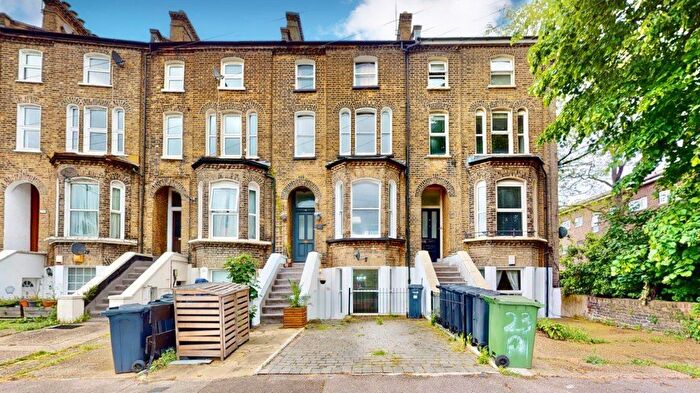 2 Bedroom Flat To Rent In Holly Road, Wanstead, E11
