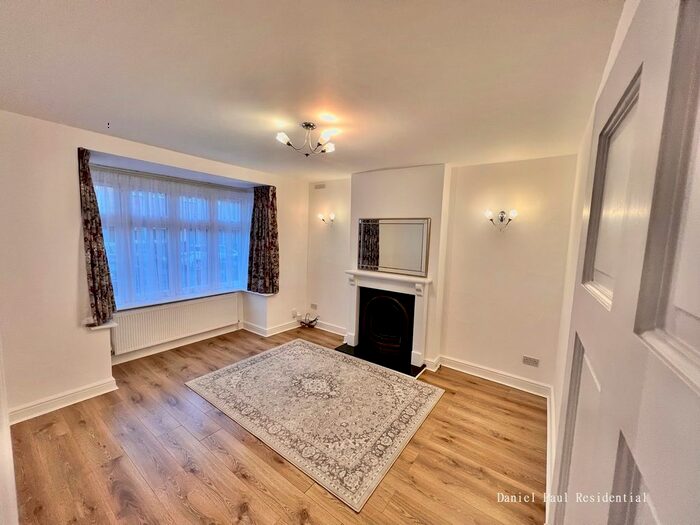 3 Bedroom End Of Terrace House To Rent In Carlyle Road, Ealing, London, W5