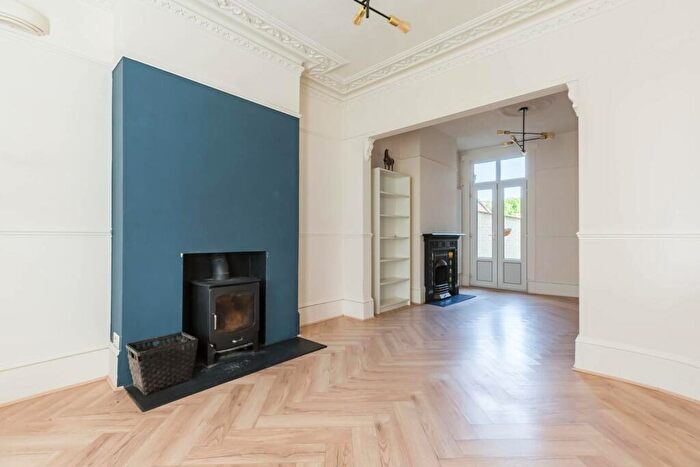 4 Bedroom Terraced House To Rent In Chestnut Rise, Plumstead, London, SE18