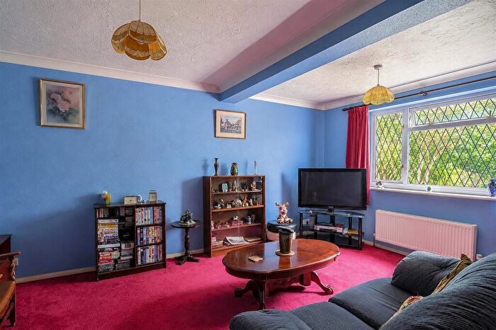2 Bedroom Chalet For Sale In Middlehill Road, Wimborne, BH21