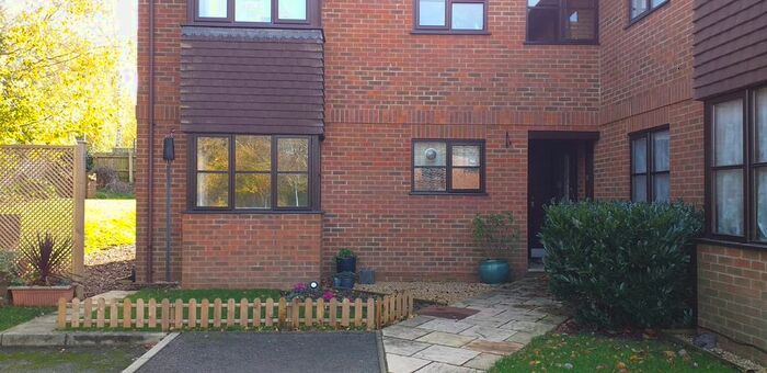 2 Bedroom Flat To Rent In Lawrence Dale Court, Basingstoke RG21