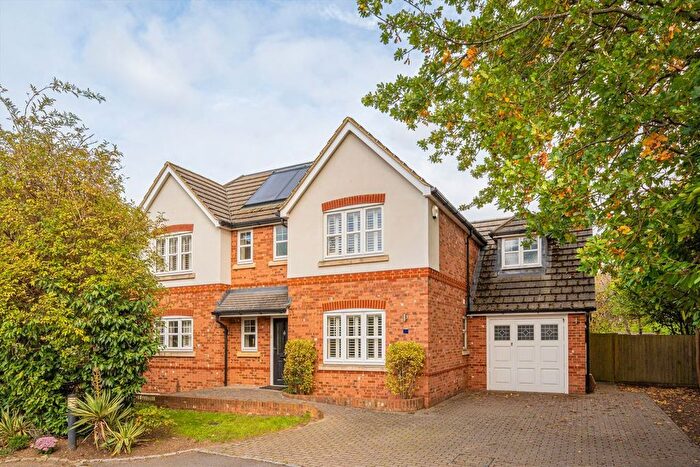 5 Bedroom Detached House For Sale In Oakington Close, Lower Sunbury, TW16