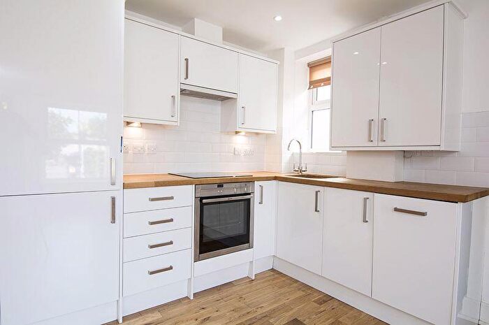 2 Bedroom Flat To Rent In Albany House, Hersham, KT12