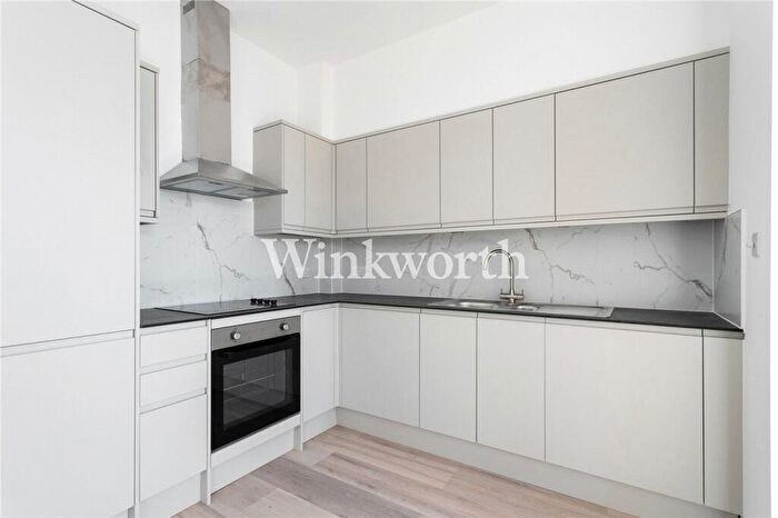 2 Bedroom Apartment To Rent In Aldermans Hill, London, N13