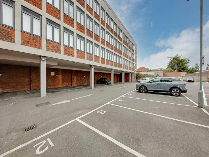 1 Bedroom Flat For Sale In Burlington House, Swanfield Road, Waltham Cross, EN8
