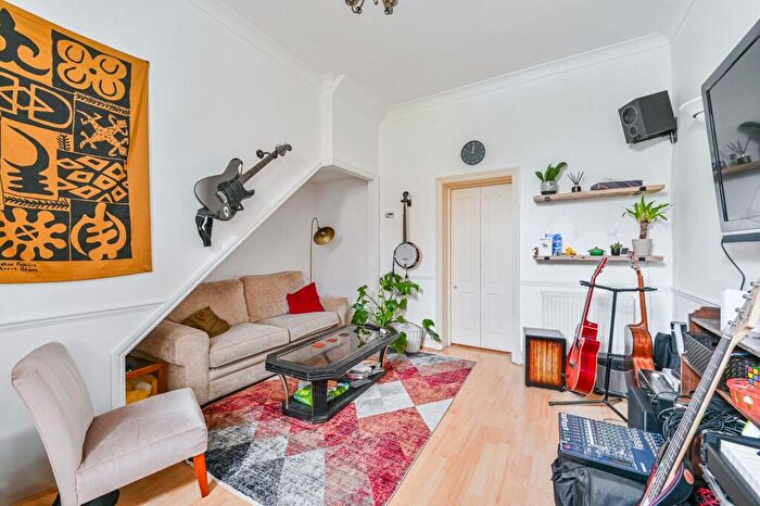 2 Bedroom House To Rent In Grosvenor Park, Camberwell, London, SE5