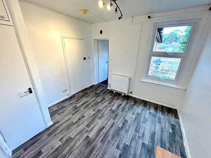 1 Bedroom Flat To Rent In York Road, Guildford, GU1