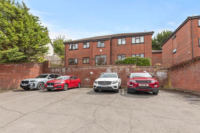 2 Bedroom Apartment For Sale In Kaybridge Close, High Wycombe (extended Lease), HP13