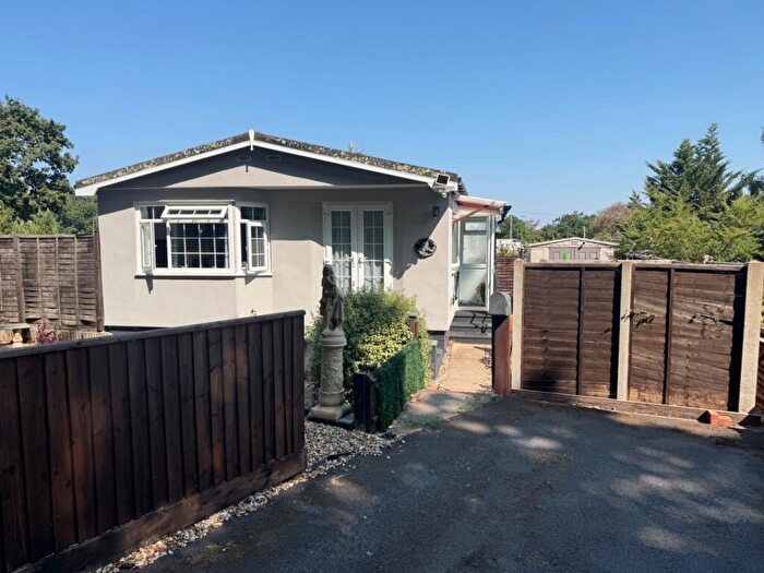 2 Bedroom Mobile Home For Sale In Dibden, Southampton, Hampshire, SO45