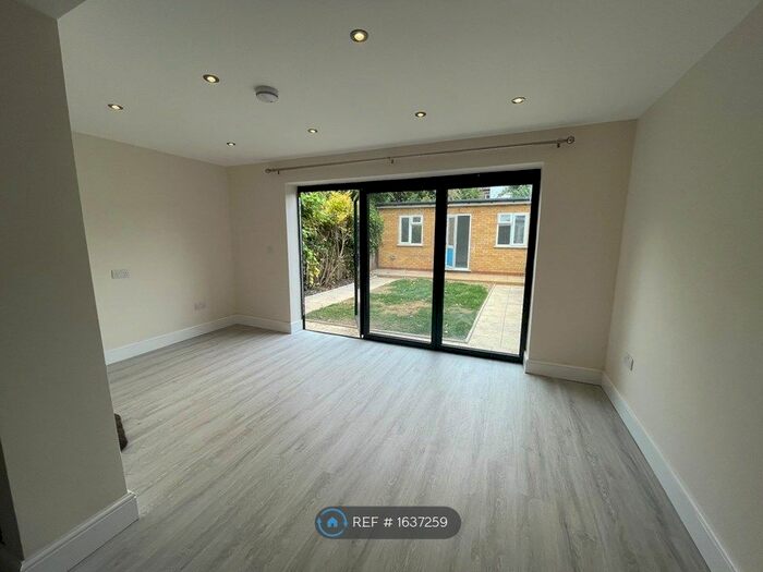 1 Bedroom Flat To Rent In Bradley Gardens, London, W13