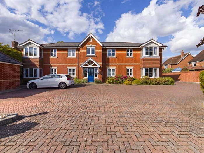 2 Bedroom Flat For Sale In Fircroft Close, Tilehurst, Reading, RG31
