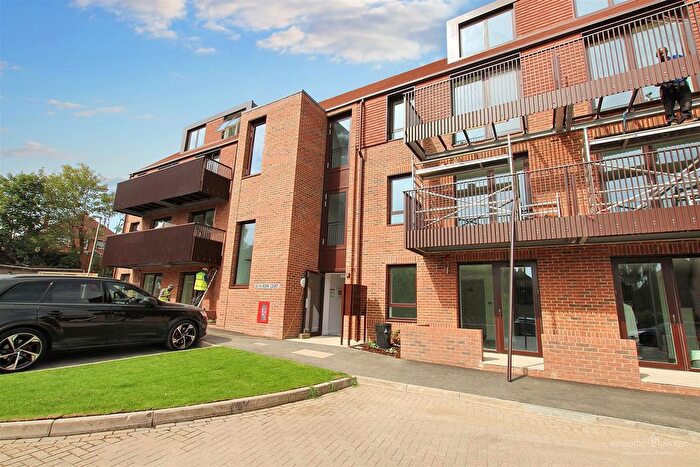 Studio To Rent In Grovelands Road, Reading, RG30