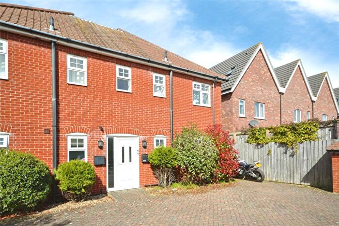 2 Bedroom Maisonette For Sale In Penfold Road, Felixstowe, Suffolk, IP11