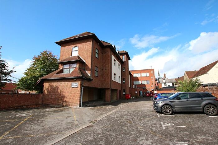 2 Bedroom Flat To Rent In Market Place, Wokingham, RG40