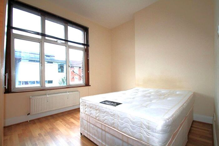 1 Bedroom Flat To Rent In Blackstock Road, Hackney, London, N4