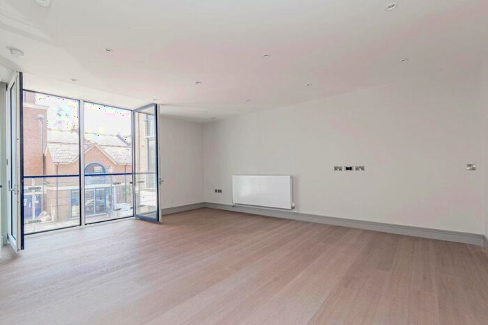 1 Bedroom Flat To Rent In Clove Hitch Quay, Battersea, London, SW11