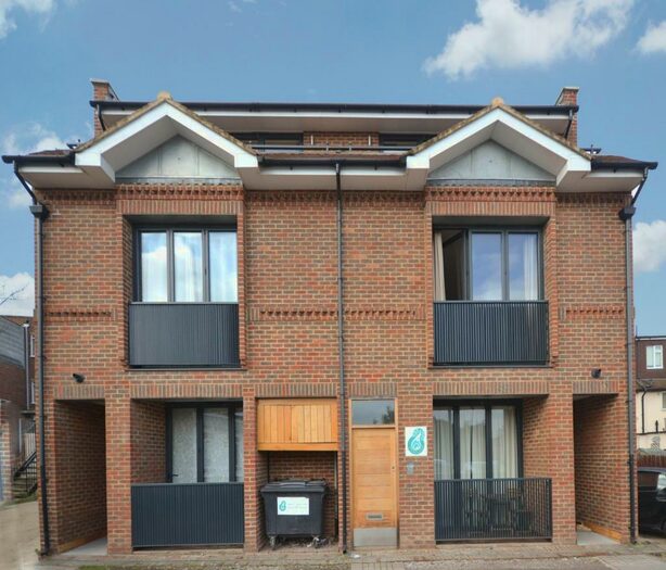 2 Bedroom Flat To Rent In Station Road West Wickham, BR4