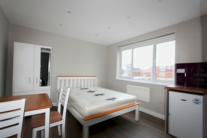 Studio To Rent In Meadow Road, Feltham, TW13