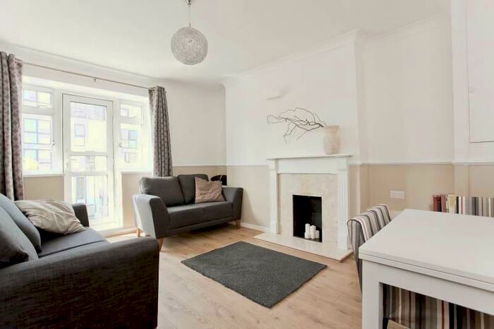 3 Bedroom Flat To Rent In Southgate Road, Islington, London, N1