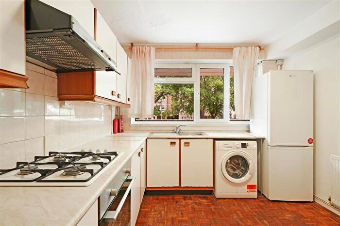 3 Bedroom Maisonette For Sale In Shuttleworth Road, SW11
