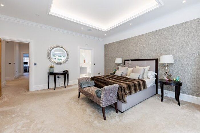 5 Bedroom Property To Rent In Burwood Park Road, Walton-On-Thames, KT12