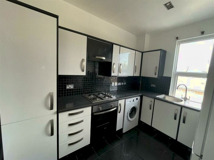 3 Bedroom Flat To Rent In Airthrie Road, Ilford, IG3