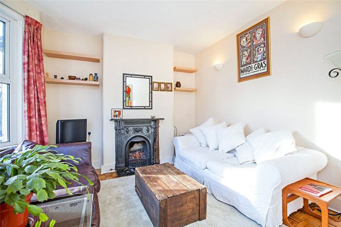 2 Bedroom Flat To Rent In Townmead Road, Fulham, SW6