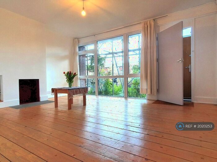 3 Bedroom Maisonette To Rent In Forsyth Gardens, London, SE17