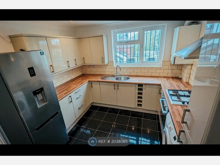 2 Bedroom Flat To Rent In Brockley Road, London, SE4