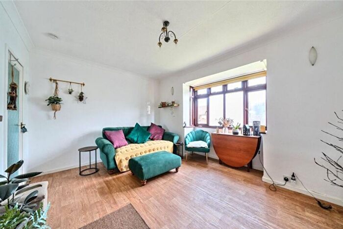 2 Bedroom Flat For Sale In Meadowlands, West Clandon, GU4