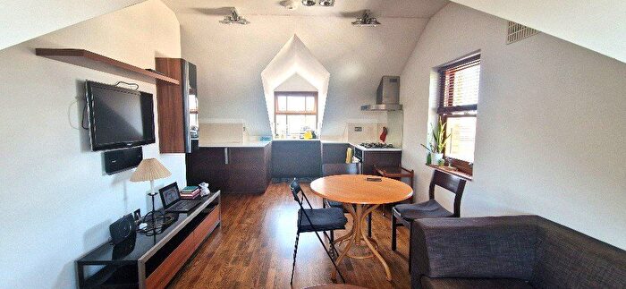 1 Bedroom Flat To Rent In Oliver Road, Leyton, E10