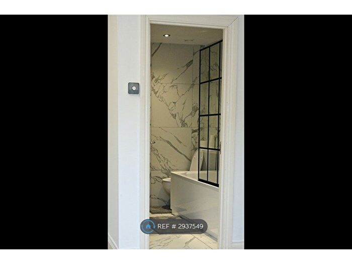 2 Bedroom Flat To Rent In Ascot House, Portsmouth, PO5