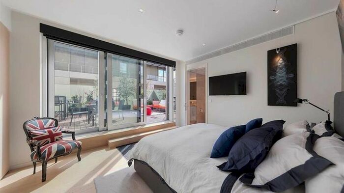 3 Bedroom Flat To Rent In Lillie Square, Chelsea, SW6