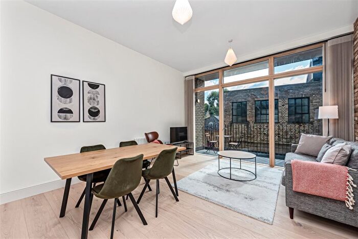 2 Bedroom Flat To Rent In Mile End Road, London, E1