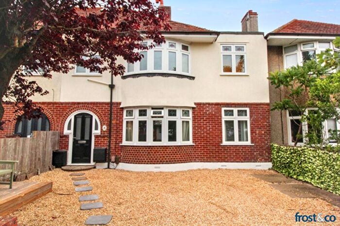 2 Bedroom Flat To Rent In Pearson Avenue, Poole, BH14