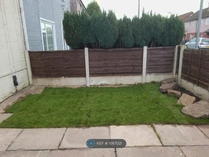 4 Bedroom Semi-Detached House To Rent In Farm Road, Oldham, OL8