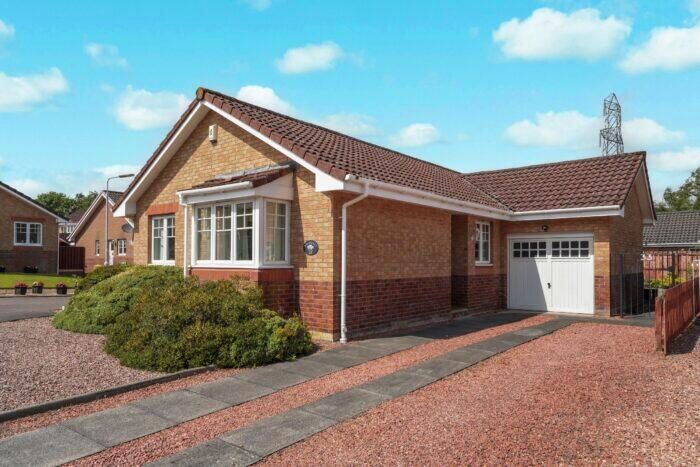 3 Bedroom Detached Bungalow For Sale In Farnell Way, Dunfermline, KY12