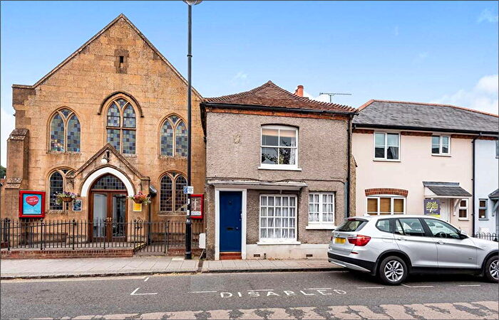 2 Bedroom Flat For Sale In Winchester Street, Whitchurch, RG28