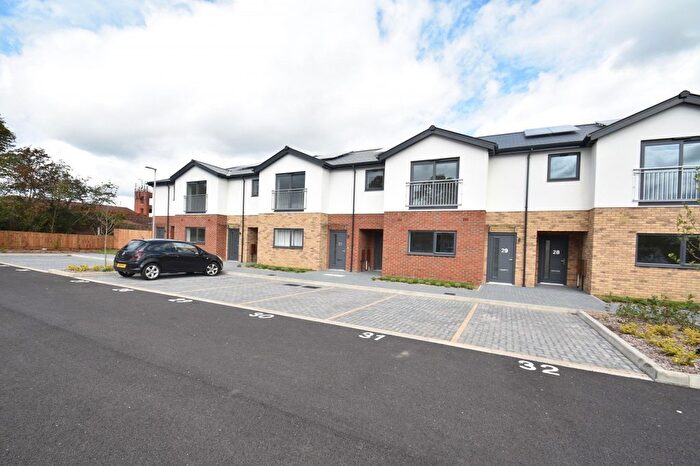 2 Bedroom Flat To Rent In Peel Close, Tatling End, Gerrards Cross, SL9