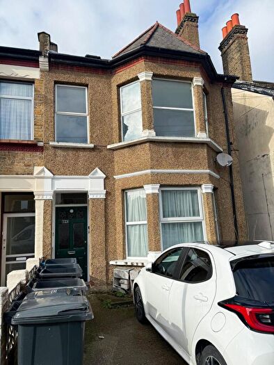 3 Bedroom Flat To Rent In Burgoyne Road, London, SE25