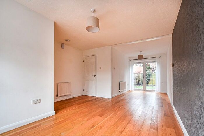 3 Bedroom Detached House For Sale In Kipling Close, Stamford, PE9 - Photo 3