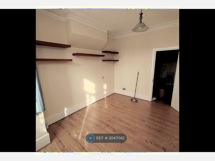 2 Bedroom Flat To Rent In Washington Avenue, London, E12