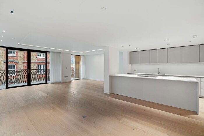 3 Bedroom Flat To Rent In Aybrook Street, London, Marylebone, London, W1U