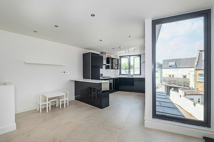 3 Bedroom Flat To Rent In Lydden Grove, London, SW18