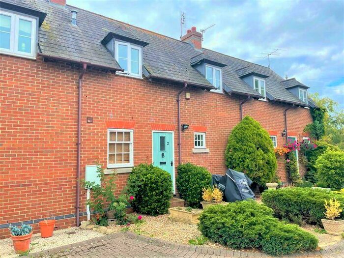 2 Bedroom House To Rent In Downton Road, Stonehouse, GL10