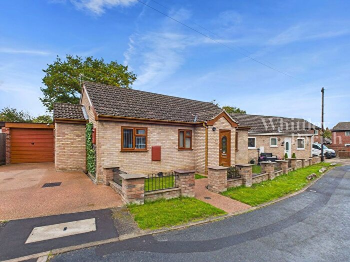 3 Bedroom Bungalow For Sale In Rectory Close, Long Stratton, NR15