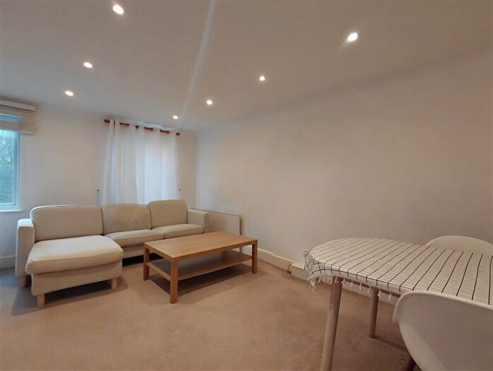 2 Bedroom Flat To Rent In Woodside Grange, Holden Road, Woodside Park, London, N12