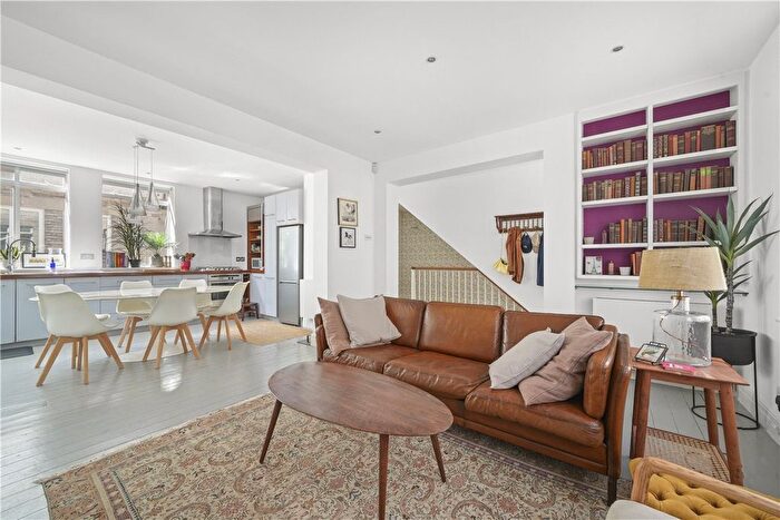 2 Bedroom Flat To Rent In Wheatley Street, Marylebone, London, W1G